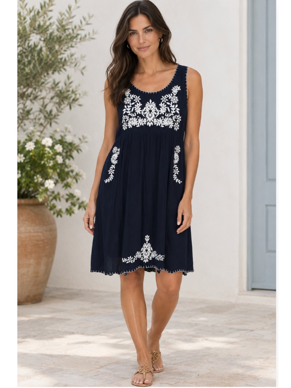 NWOT! Chelsea & Theodore black and white floral embroidered sleeveless dress
